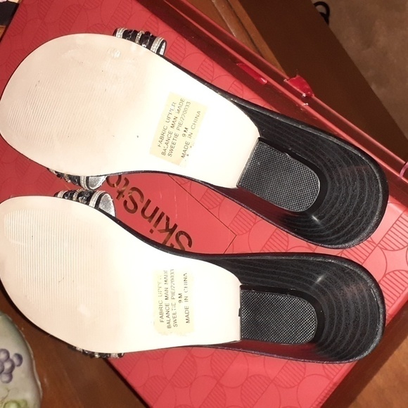 Sequins for a CRUISE or Dinner Date? 1" heel By Fabulare! 9M - Picture 6 of 8